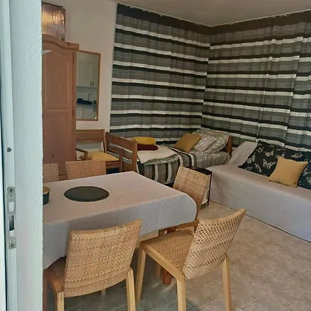 Island Apartments, Terrace Retreat Vir