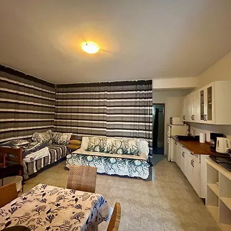Island Apartments, Terrace Retreat Vir