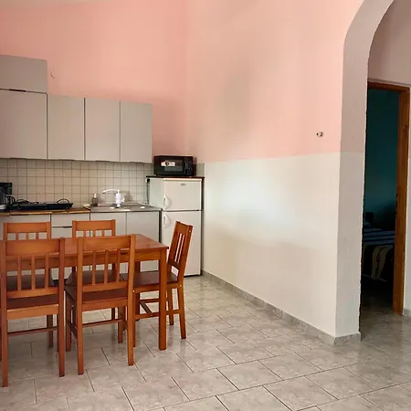 Island Apartments, Terrace Retreat Vir