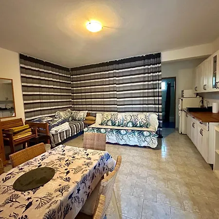 Island Apartments, Terrace Retreat Vir