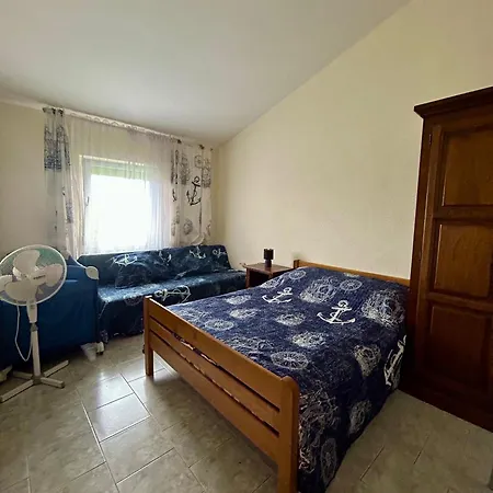 Island Apartments, Terrace Retreat Vir