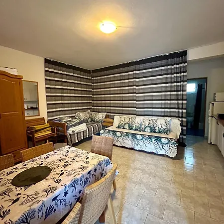Island Apartments, Terrace Retreat